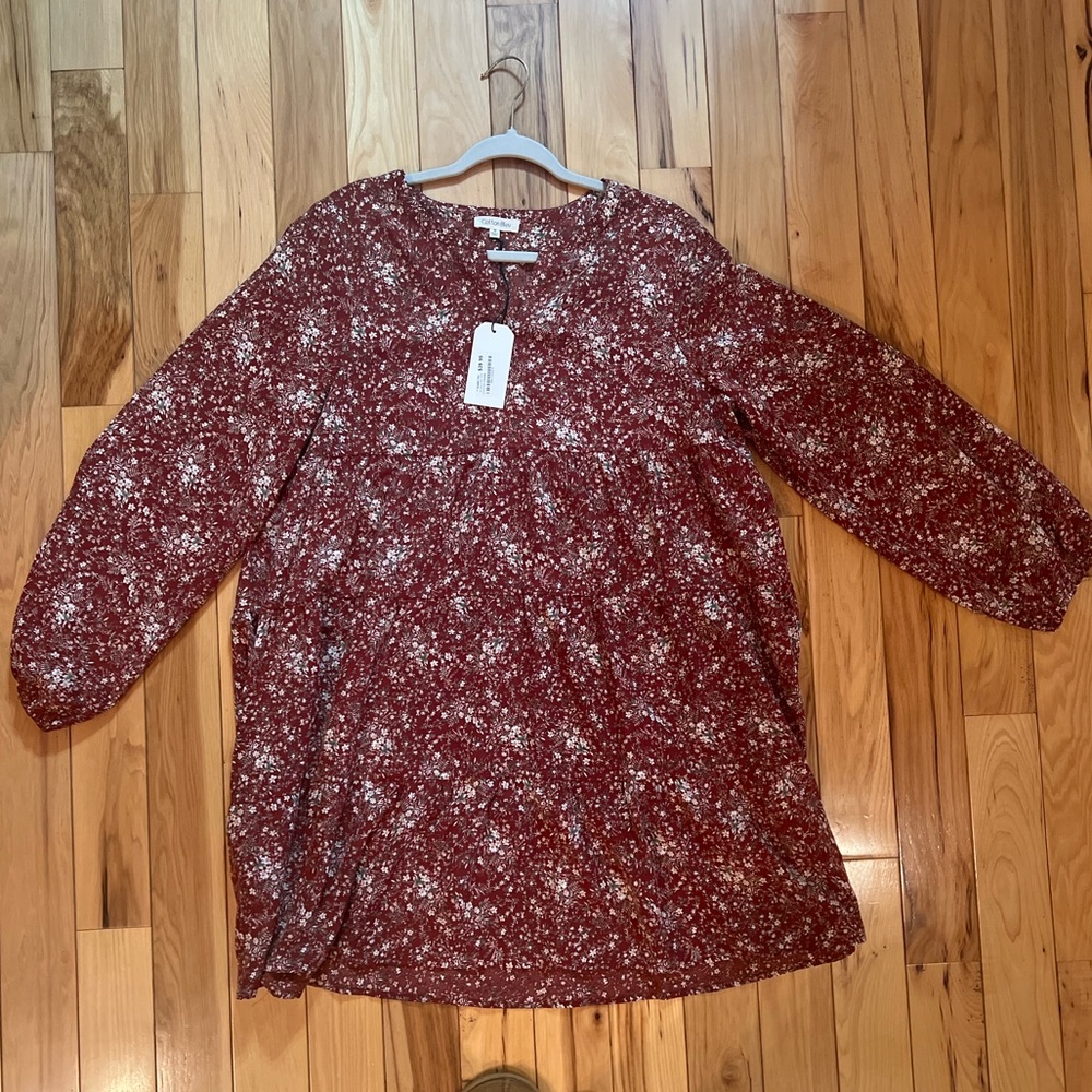 Women’s Dress: Size Medium